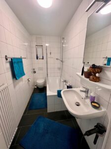 Bad mit Badewanne